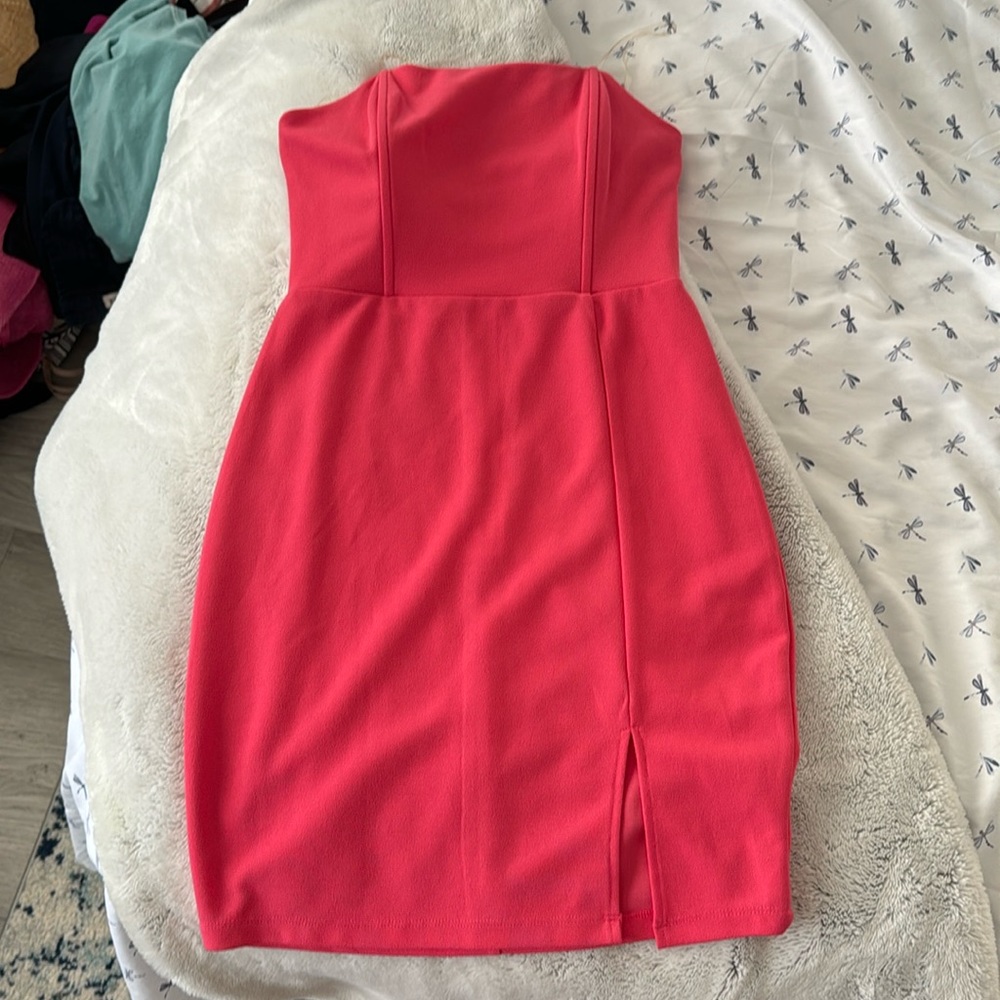 Strapless pink pencil dress with slit